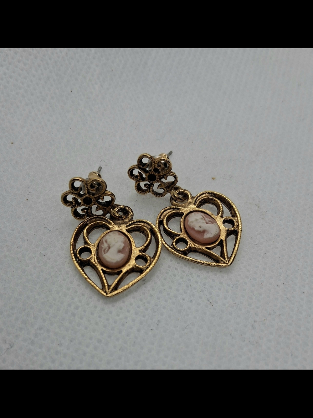 Vintage-Inspired Heart Cameo Drop Earrings - Pink Cameo